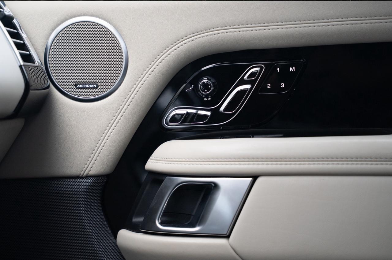 2021 Land Rover Range Rover P525 WESTMINSTER EDITION SWB|CLEAN CAR FAX|LOW KM|HEATED&VENTILATED FRONT SEATS|PANO ROOF|APPLE CARPLAY / ANDROID AUTO|SOFT-CLOSE DOORS| Photo