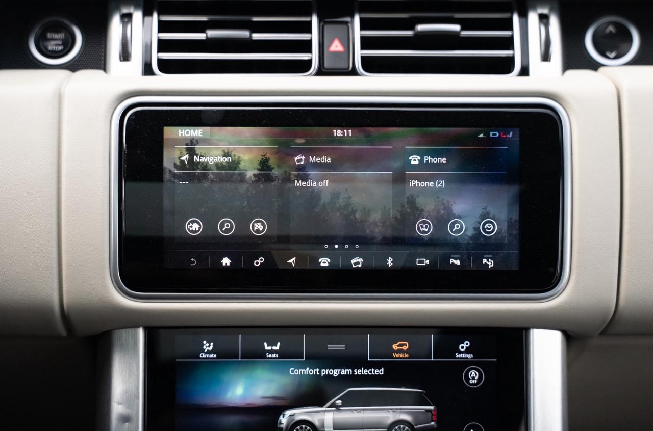 2021 Land Rover Range Rover P525 WESTMINSTER EDITION SWB|CLEAN CAR FAX|LOW KM|HEATED&VENTILATED FRONT SEATS|PANO ROOF|APPLE CARPLAY / ANDROID AUTO|SOFT-CLOSE DOORS| Photo