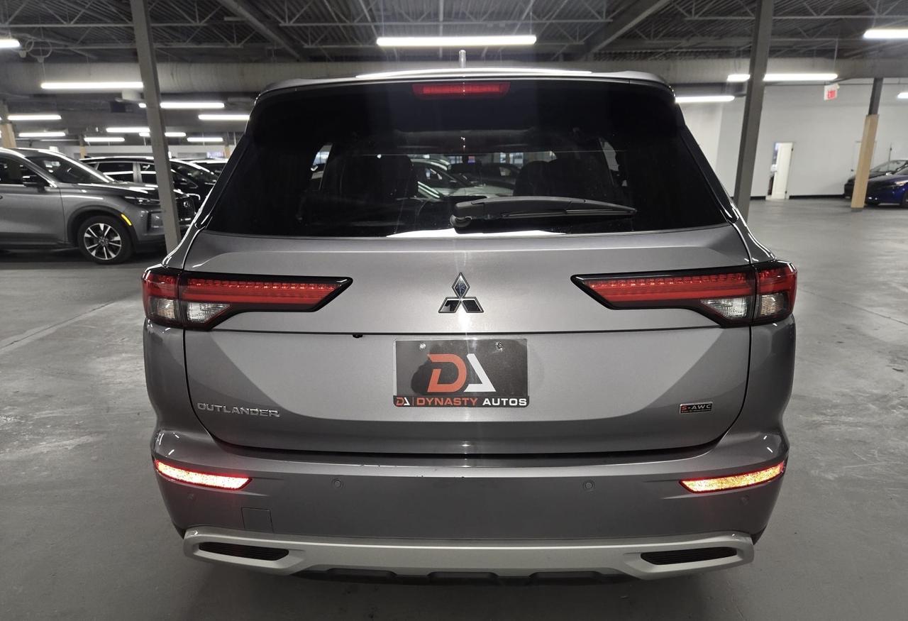 2023 Mitsubishi Outlander S-AWC | One Owner | Dealer Serviced | 7 Passengers Photo