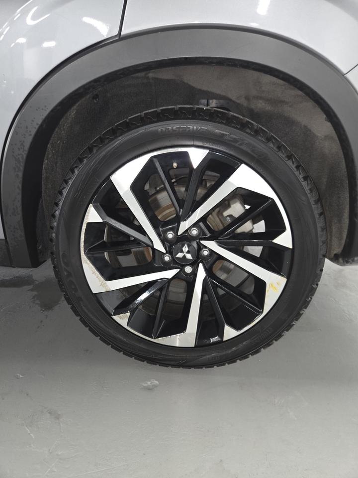 2023 Mitsubishi Outlander S-AWC | One Owner | Dealer Serviced | 7 Passengers Photo