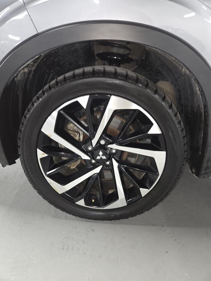 2023 Mitsubishi Outlander S-AWC | One Owner | Dealer Serviced | 7 Passengers Photo