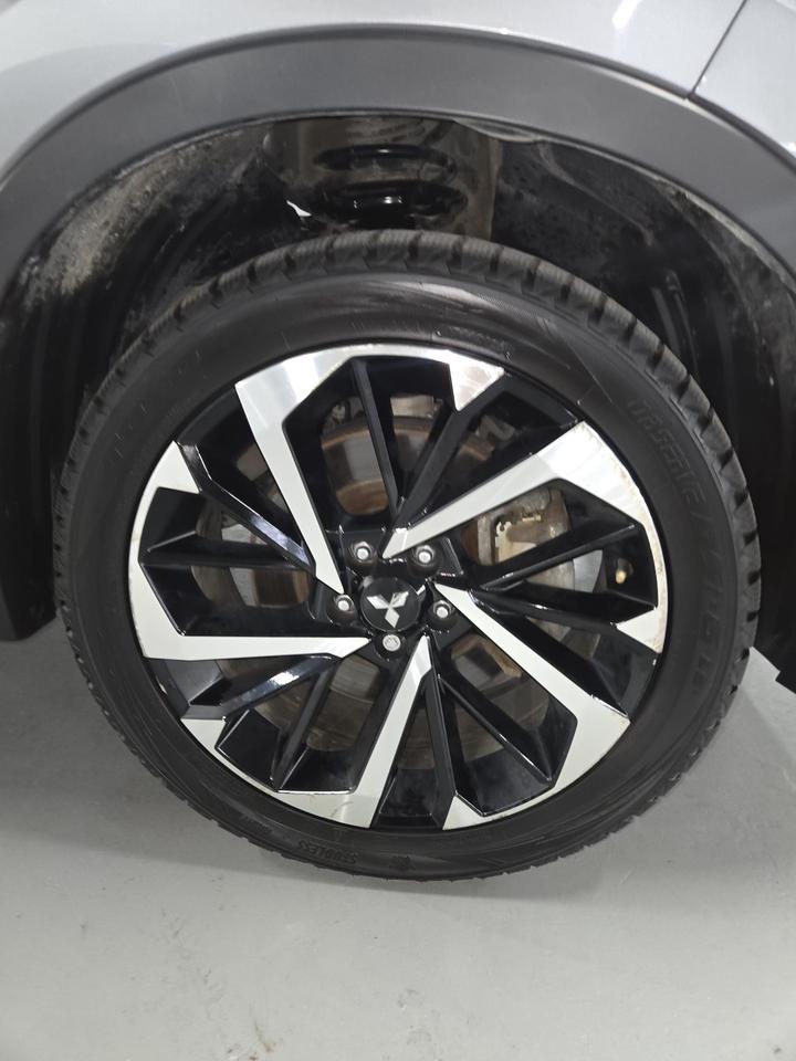 2023 Mitsubishi Outlander S-AWC | One Owner | Dealer Serviced | 7 Passengers Photo