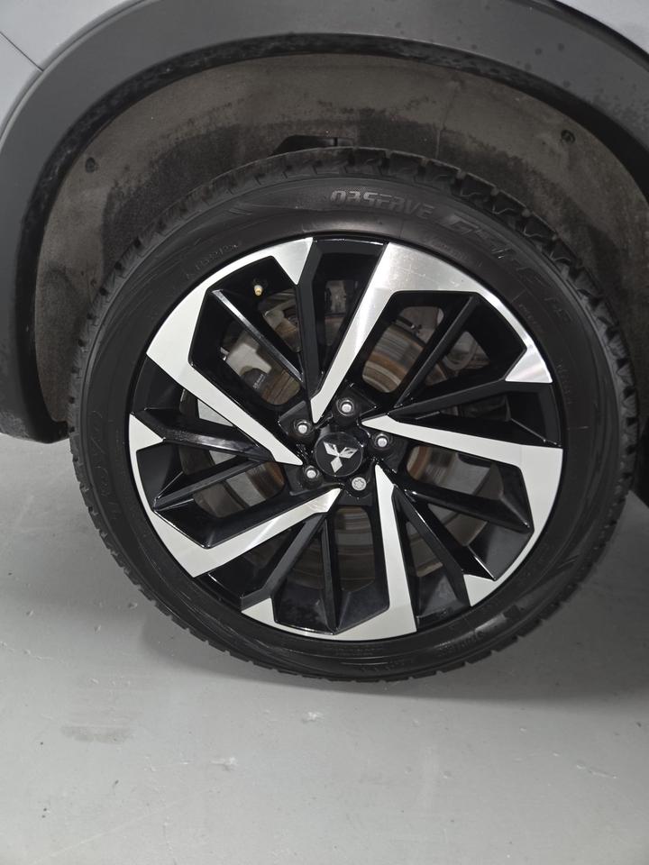 2023 Mitsubishi Outlander S-AWC | One Owner | Dealer Serviced | 7 Passengers Photo