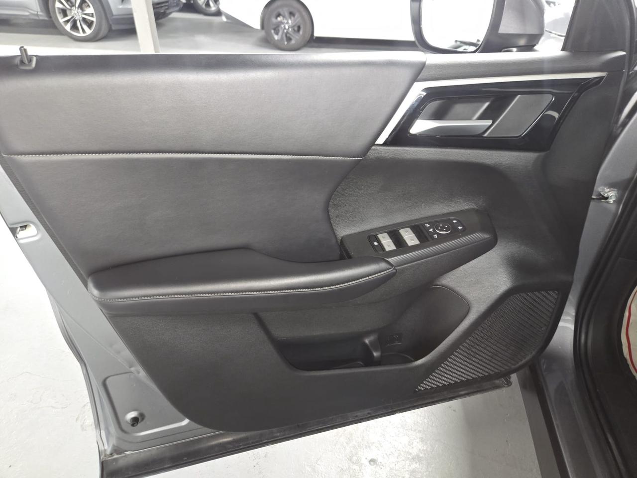 2023 Mitsubishi Outlander S-AWC | One Owner | Dealer Serviced | 7 Passengers Photo
