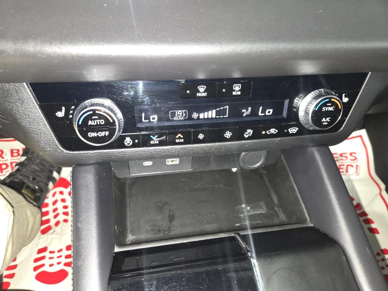 2023 Mitsubishi Outlander S-AWC | One Owner | Dealer Serviced | 7 Passengers Photo