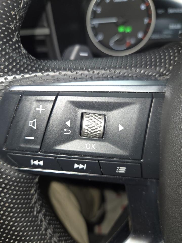 2023 Mitsubishi Outlander S-AWC | One Owner | Dealer Serviced | 7 Passengers Photo