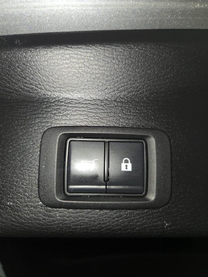 2023 Mitsubishi Outlander S-AWC | One Owner | Dealer Serviced | 7 Passengers Photo
