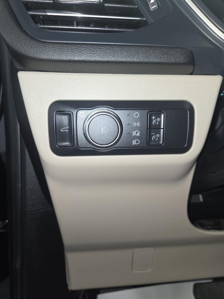 2022 Ford Escape SEL | Clean CARFAX | Dealer Serviced | extra Winter Tires Photo