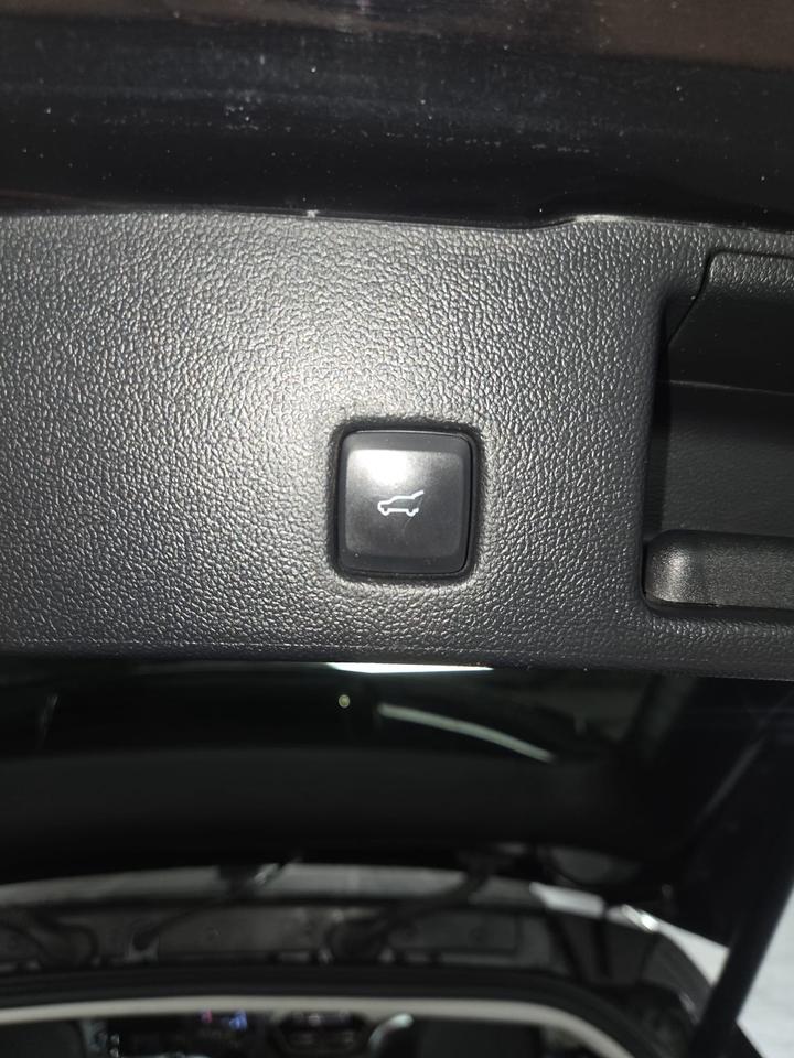 2022 Ford Escape SEL | Clean CARFAX | Dealer Serviced | extra Winter Tires Photo