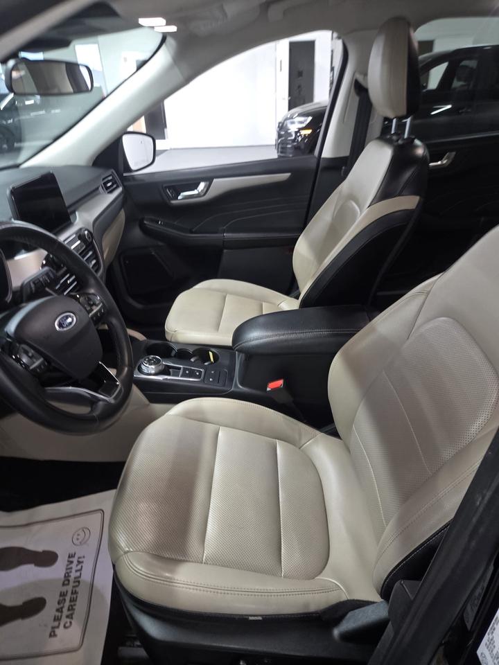 2022 Ford Escape SEL | Clean CARFAX | Dealer Serviced | extra Winter Tires Photo