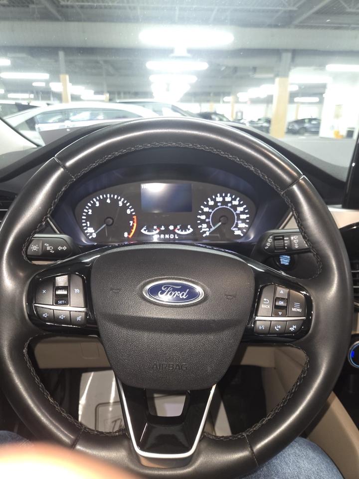 2022 Ford Escape SEL | Clean CARFAX | Dealer Serviced | extra Winter Tires Photo
