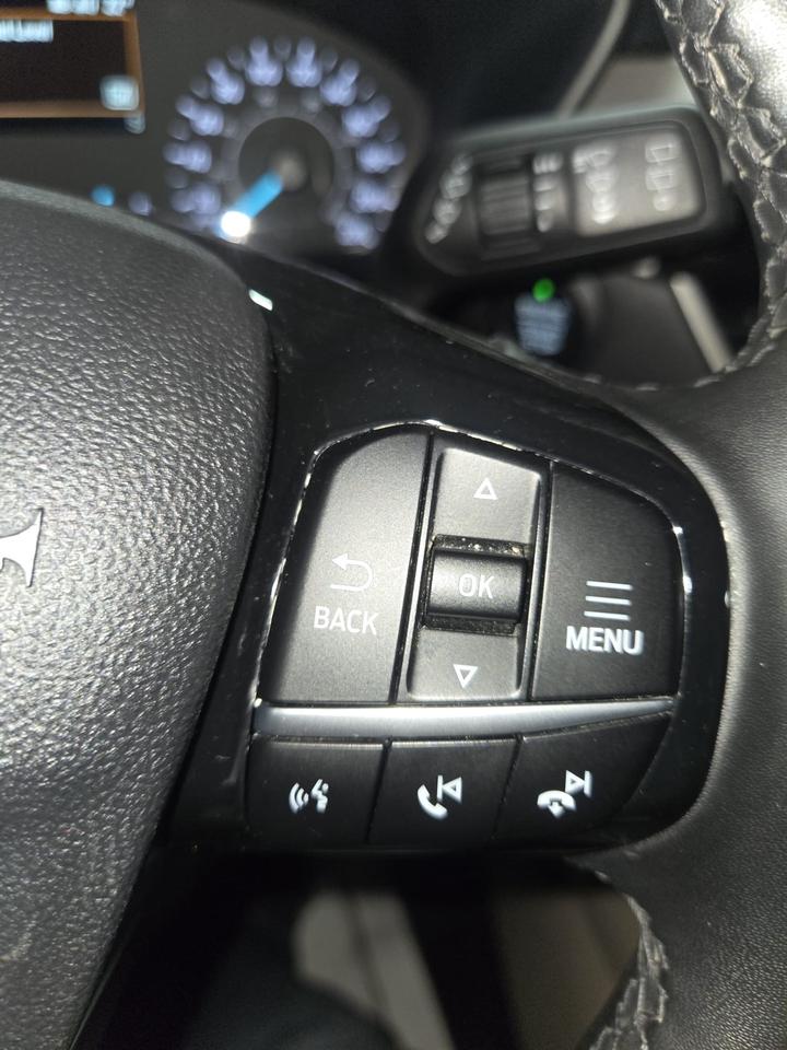 2022 Ford Escape SEL | Clean CARFAX | Dealer Serviced | extra Winter Tires Photo