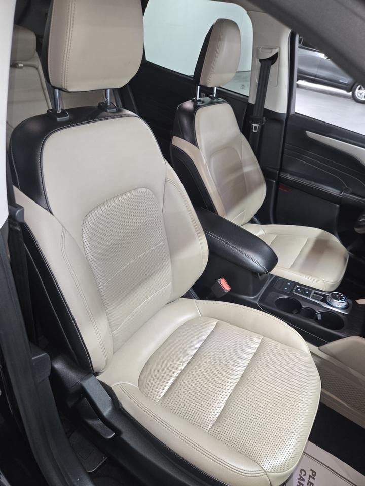 2022 Ford Escape SEL | Clean CARFAX | Dealer Serviced | extra Winter Tires Photo