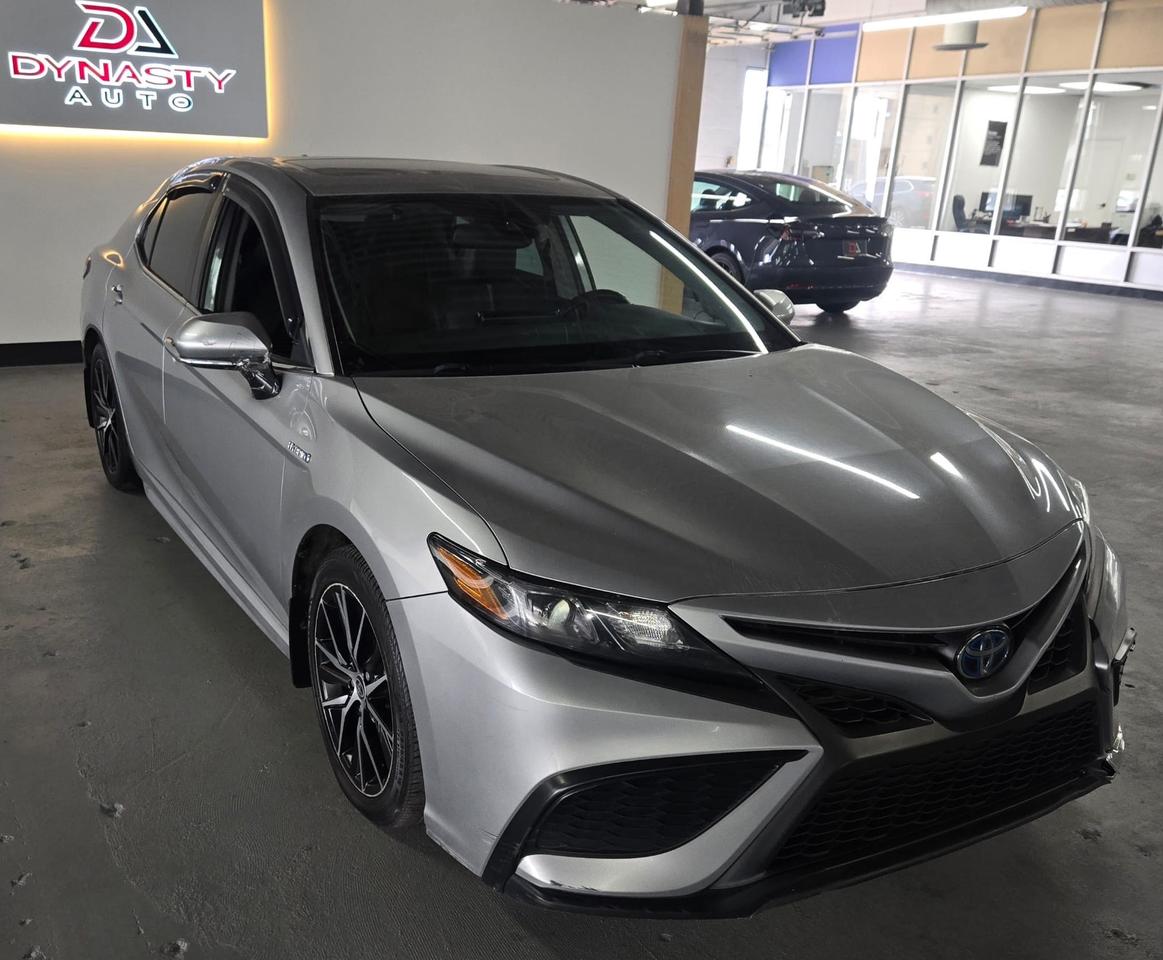 2021 Toyota Camry Hybrid SE Auto|CLEAN CAR FAX|BSM|SUN ROOF|LANE ASSIST|LEATHER SEATS|HEATED STEERING WHEEL|HEATED FRONT SEATS| Photo