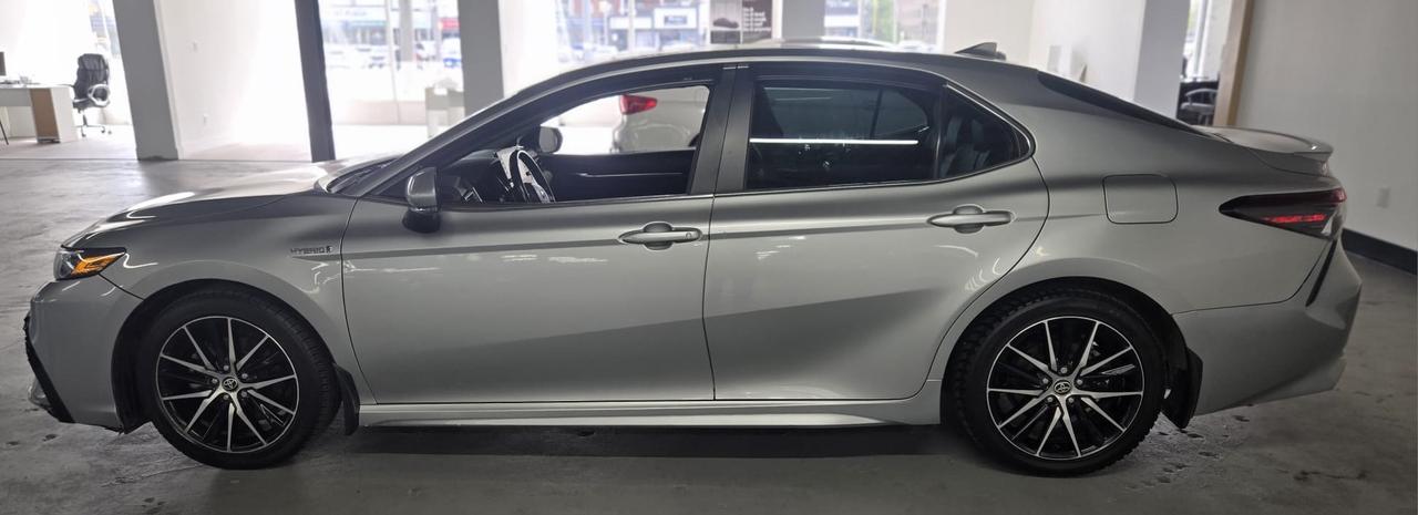 2021 Toyota Camry Hybrid SE Auto|CLEAN CAR FAX|BSM|SUN ROOF|LANE ASSIST|LEATHER SEATS|HEATED STEERING WHEEL|HEATED FRONT SEATS| Photo