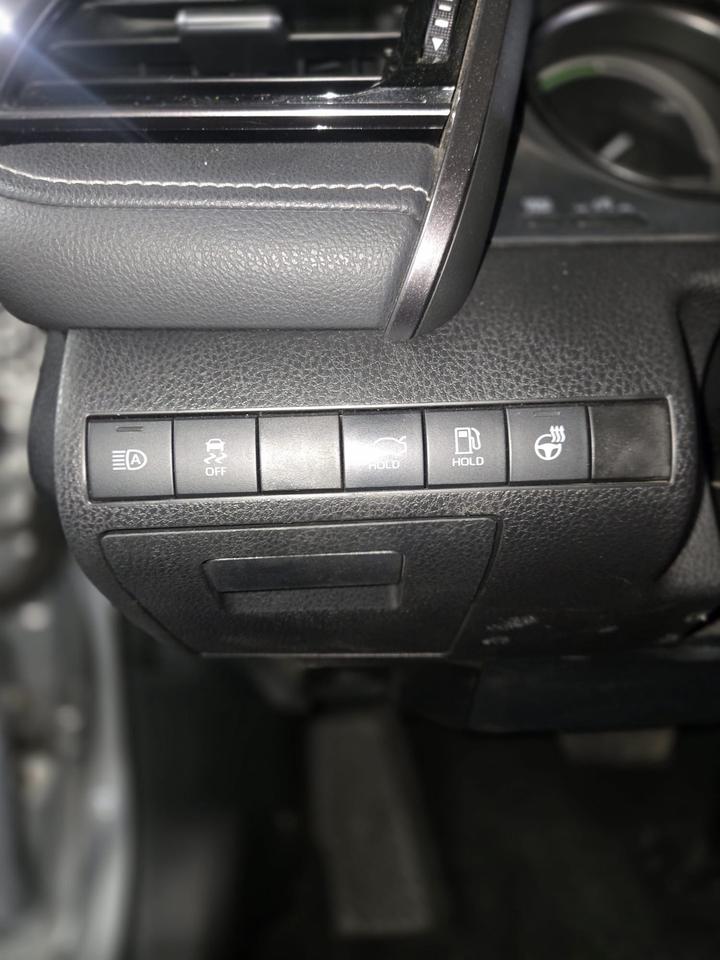 2021 Toyota Camry Hybrid SE Auto|CLEAN CAR FAX|BSM|SUN ROOF|LANE ASSIST|LEATHER SEATS|HEATED STEERING WHEEL|HEATED FRONT SEATS| Photo