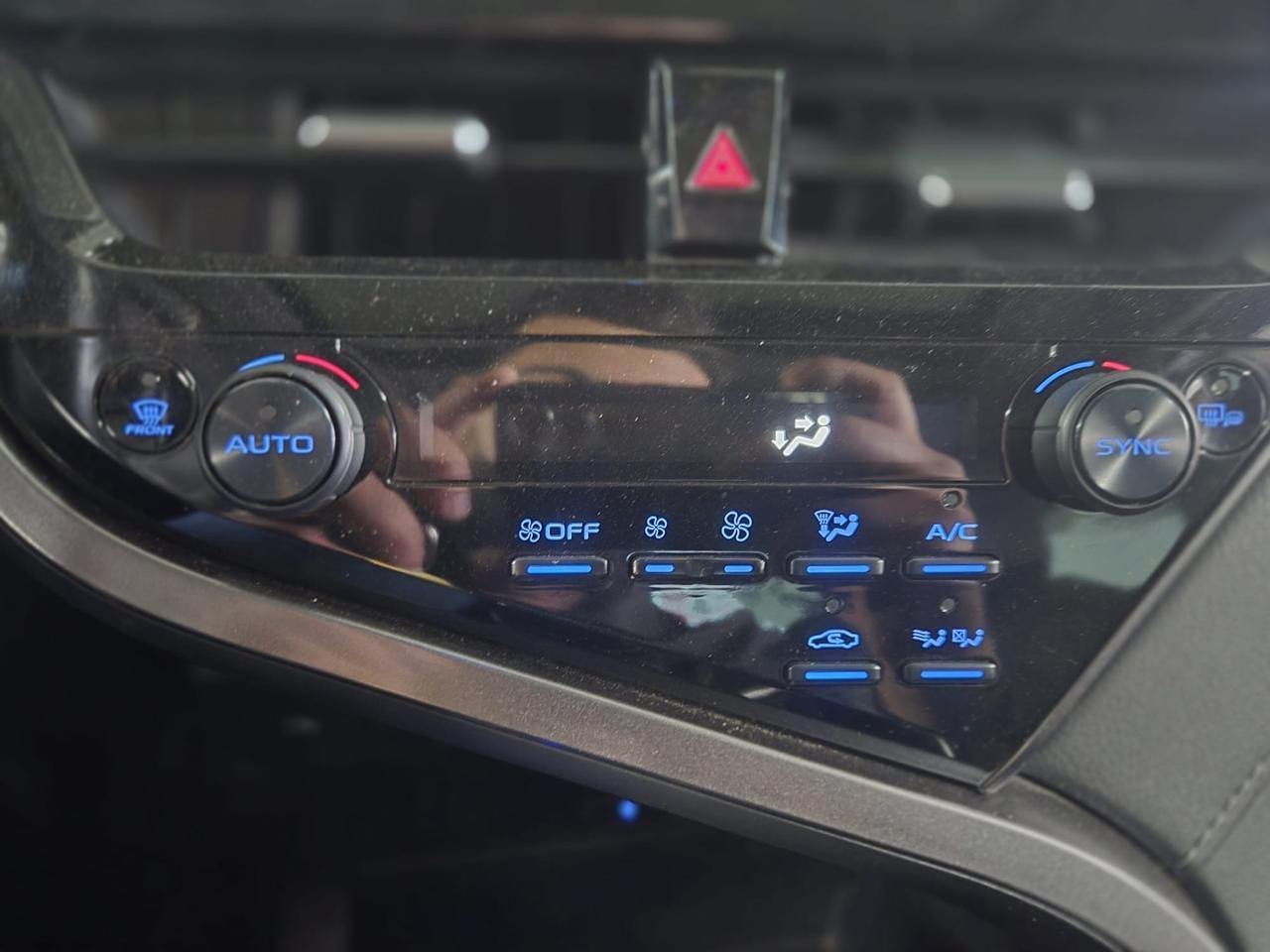 2021 Toyota Camry Hybrid SE Auto|CLEAN CAR FAX|BSM|SUN ROOF|LANE ASSIST|LEATHER SEATS|HEATED STEERING WHEEL|HEATED FRONT SEATS| Photo