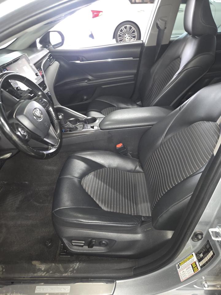 2021 Toyota Camry Hybrid SE Auto|CLEAN CAR FAX|BSM|SUN ROOF|LANE ASSIST|LEATHER SEATS|HEATED STEERING WHEEL|HEATED FRONT SEATS| Photo