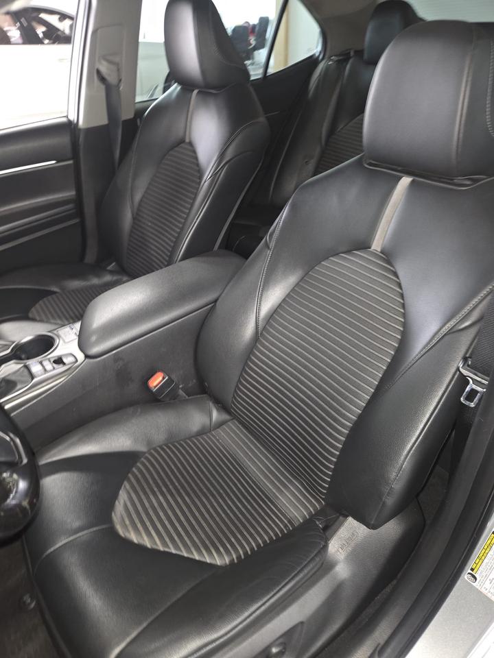 2021 Toyota Camry Hybrid SE Auto|CLEAN CAR FAX|BSM|SUN ROOF|LANE ASSIST|LEATHER SEATS|HEATED STEERING WHEEL|HEATED FRONT SEATS| Photo