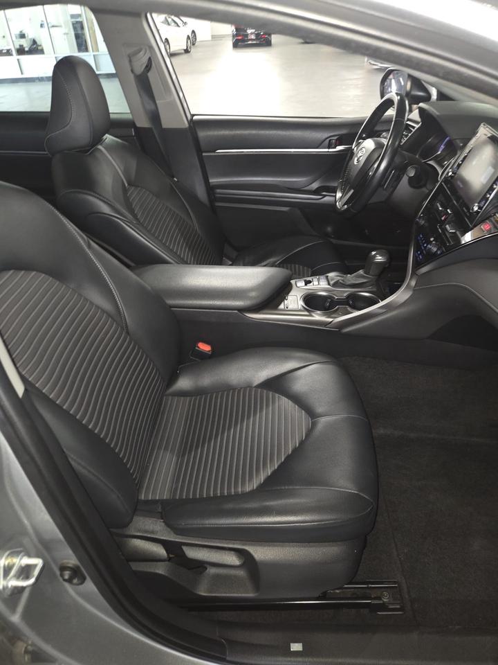 2021 Toyota Camry Hybrid SE Auto|CLEAN CAR FAX|BSM|SUN ROOF|LANE ASSIST|LEATHER SEATS|HEATED STEERING WHEEL|HEATED FRONT SEATS| Photo