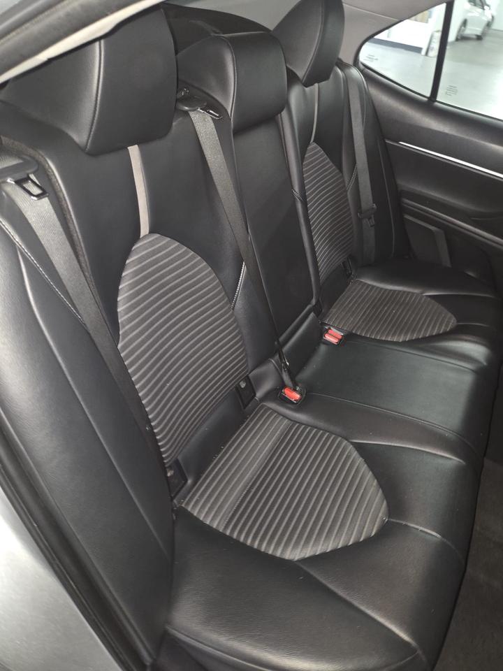 2021 Toyota Camry Hybrid SE Auto|CLEAN CAR FAX|BSM|SUN ROOF|LANE ASSIST|LEATHER SEATS|HEATED STEERING WHEEL|HEATED FRONT SEATS| Photo