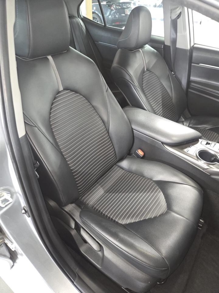2021 Toyota Camry Hybrid SE Auto|CLEAN CAR FAX|BSM|SUN ROOF|LANE ASSIST|LEATHER SEATS|HEATED STEERING WHEEL|HEATED FRONT SEATS| Photo