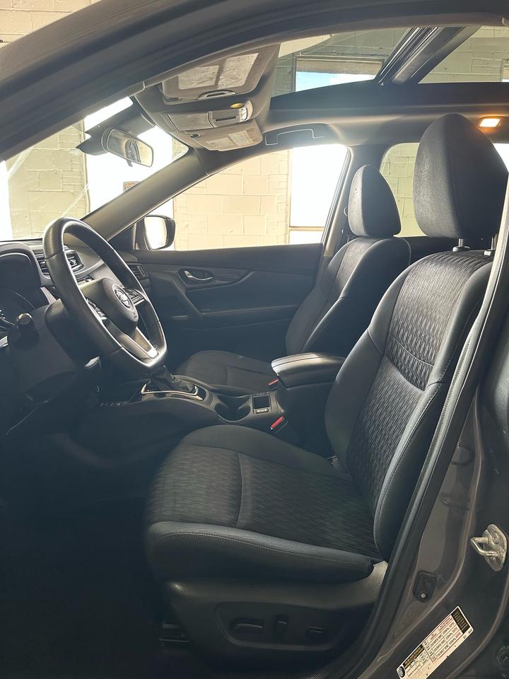 2019 Nissan Rogue SV | AWD |CLEAN CARFAX|PANO ROOF|HEATED STEERING WHEEL|ADAPTIVE CRUISE CONTROL|NAVIGATION|APPLE CARPLAY|POWER TAILGATE| Photo