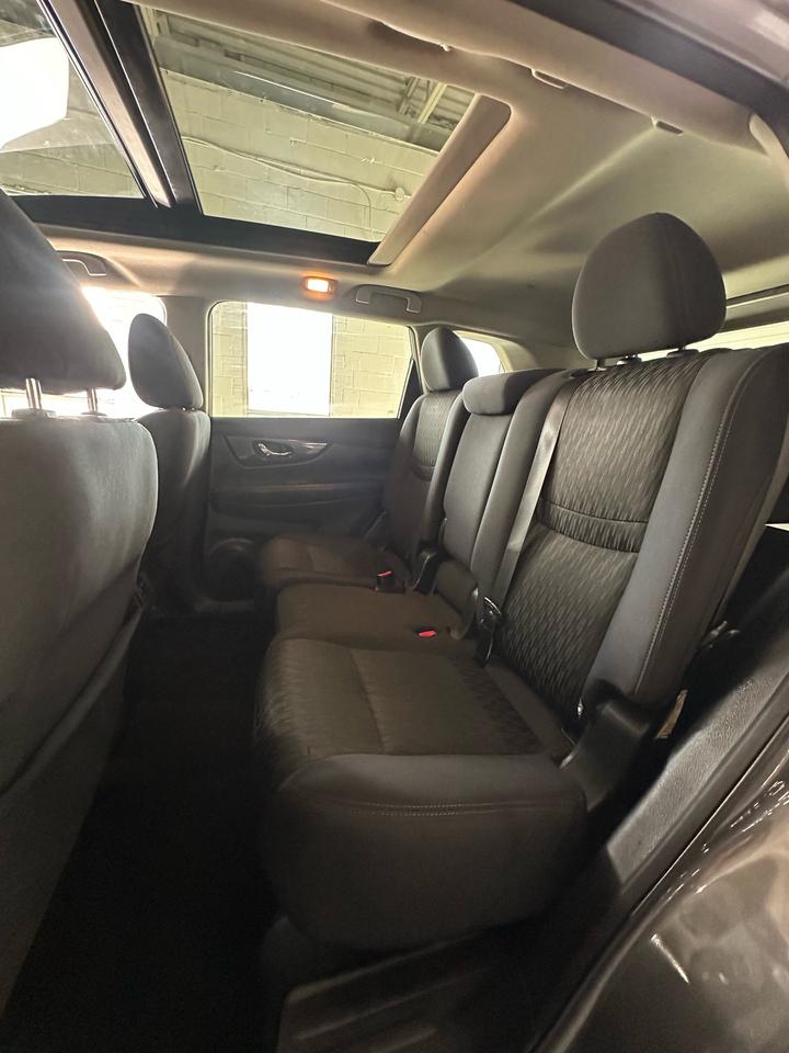 2019 Nissan Rogue SV | AWD |CLEAN CARFAX|PANO ROOF|HEATED STEERING WHEEL|ADAPTIVE CRUISE CONTROL|NAVIGATION|APPLE CARPLAY|POWER TAILGATE| Photo