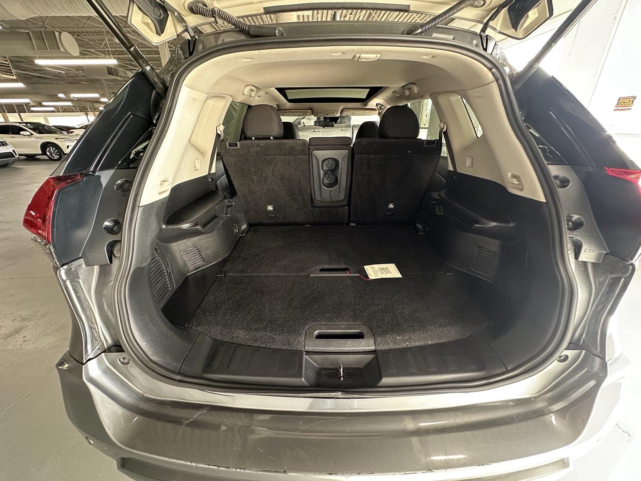 2019 Nissan Rogue SV | AWD |CLEAN CARFAX|PANO ROOF|HEATED STEERING WHEEL|ADAPTIVE CRUISE CONTROL|NAVIGATION|APPLE CARPLAY|POWER TAILGATE| Photo