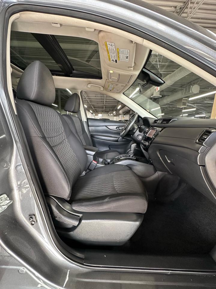 2019 Nissan Rogue SV | AWD |CLEAN CARFAX|PANO ROOF|HEATED STEERING WHEEL|ADAPTIVE CRUISE CONTROL|NAVIGATION|APPLE CARPLAY|POWER TAILGATE| Photo