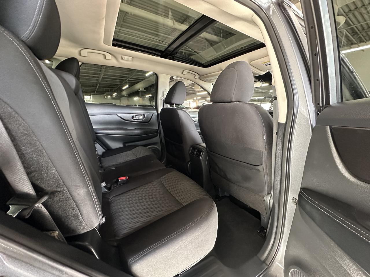 2019 Nissan Rogue SV | AWD |CLEAN CARFAX|PANO ROOF|HEATED STEERING WHEEL|ADAPTIVE CRUISE CONTROL|NAVIGATION|APPLE CARPLAY|POWER TAILGATE| Photo