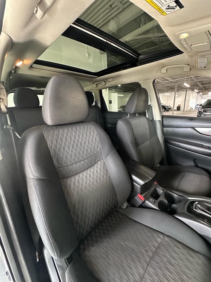 2019 Nissan Rogue SV | AWD |CLEAN CARFAX|PANO ROOF|HEATED STEERING WHEEL|ADAPTIVE CRUISE CONTROL|NAVIGATION|APPLE CARPLAY|POWER TAILGATE| Photo
