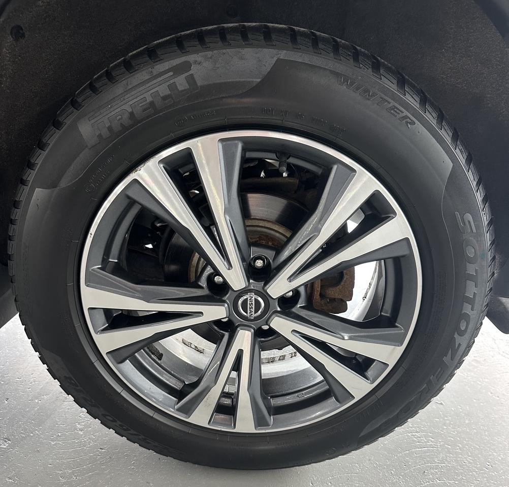 2019 Nissan Rogue SV | AWD |CLEAN CARFAX|PANO ROOF|HEATED STEERING WHEEL|ADAPTIVE CRUISE CONTROL|NAVIGATION|APPLE CARPLAY|POWER TAILGATE| Photo