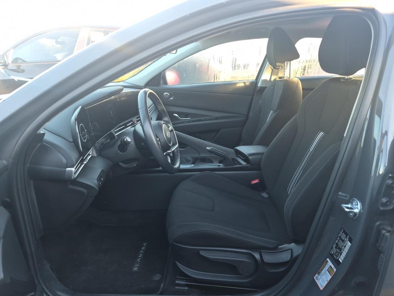 2025 Hyundai Elantra Preferred IVT w/Tech Pkg SEL SPORT|ONE OWNER|BSM|REMOTE STARTER|TPMS|BSM|SUNROOF|APPLE CAR PLAY| Photo