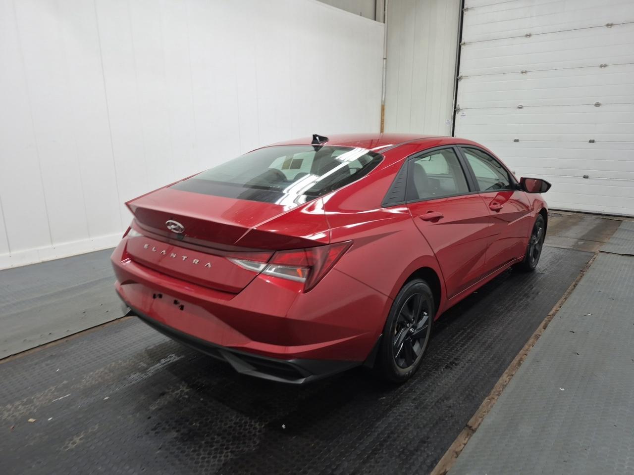 2023 Hyundai Elantra Preferred IVT SEL|CLEAN CAR FAX|GREAT RELIABILITY|BSM|LANE DEPARTURE SYSTEM| Photo