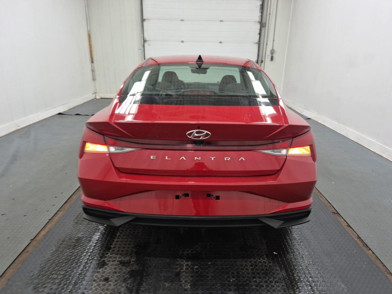2023 Hyundai Elantra Preferred IVT SEL|CLEAN CAR FAX|GREAT RELIABILITY|BSM|LANE DEPARTURE SYSTEM| Photo