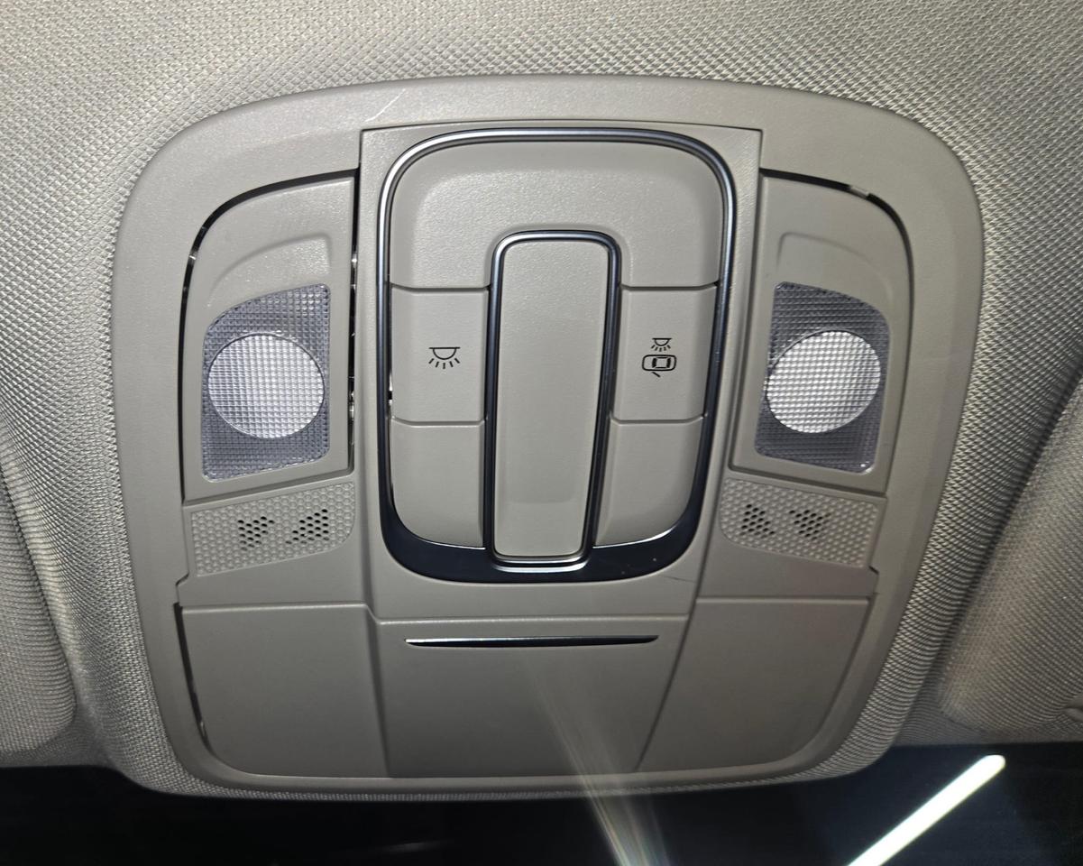 2020 Hyundai Santa Fe SE 2.4L Essential FWD|CLEAN CAR FAX|HEATED SEATS|HEATED STEERING WHEEL|APPLE CARPLAY / ANDROID AUTO| Photo