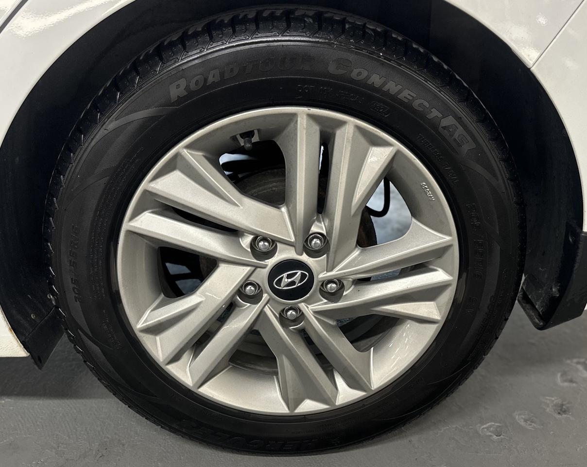 2020 Hyundai Elantra Preferred IVT|BSM|HEATED STEERING WHEEL|HEATED SEATS|APPLE CARPLAY| Photo