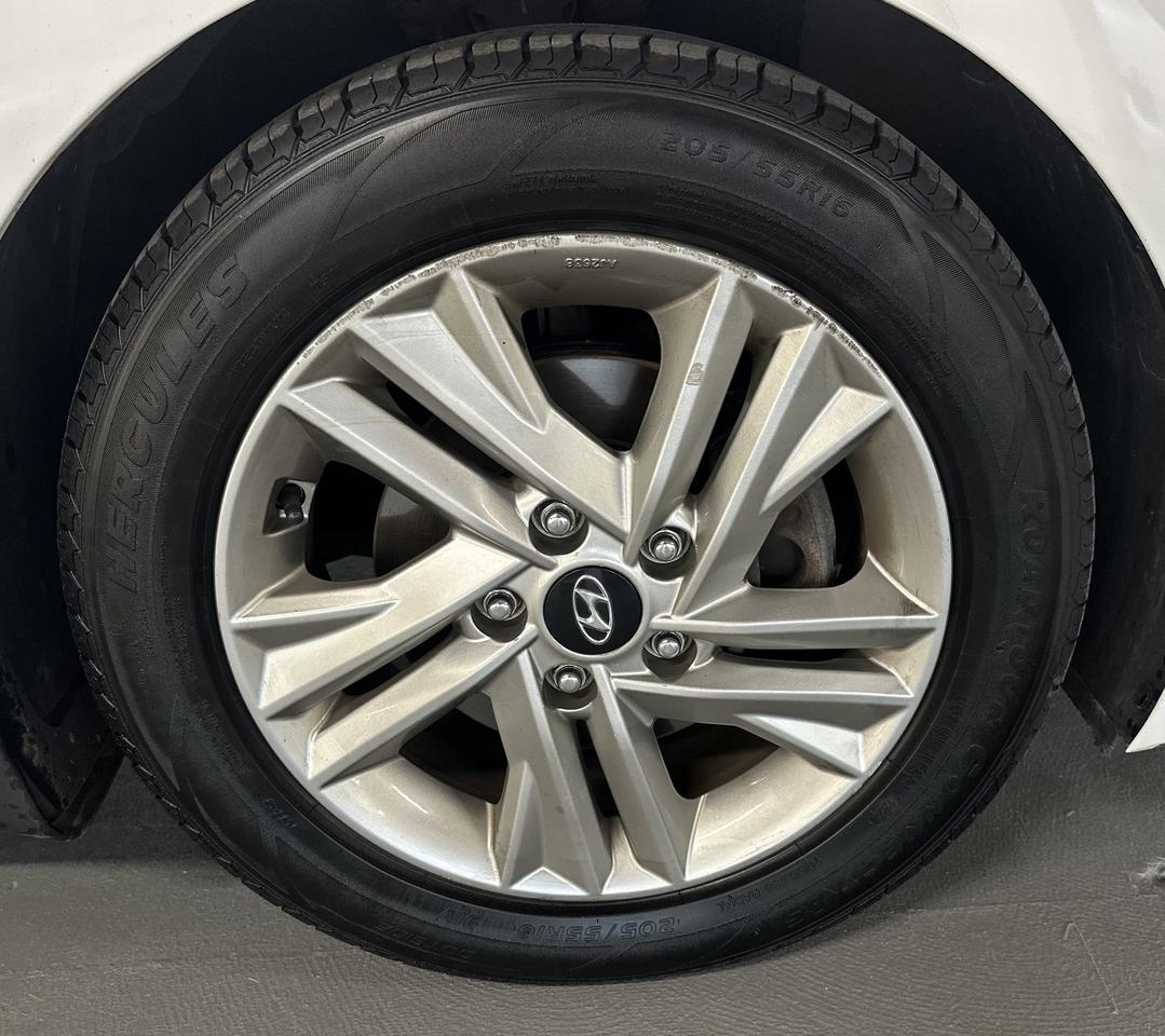 2020 Hyundai Elantra Preferred IVT|BSM|HEATED STEERING WHEEL|HEATED SEATS|APPLE CARPLAY| Photo
