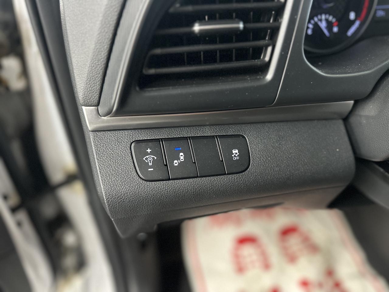 2020 Hyundai Elantra Preferred IVT|BSM|HEATED STEERING WHEEL|HEATED SEATS|APPLE CARPLAY| Photo