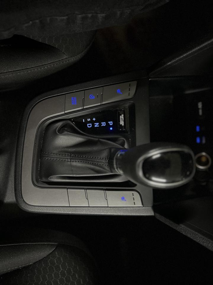 2020 Hyundai Elantra Preferred IVT|BSM|HEATED STEERING WHEEL|HEATED SEATS|APPLE CARPLAY| Photo