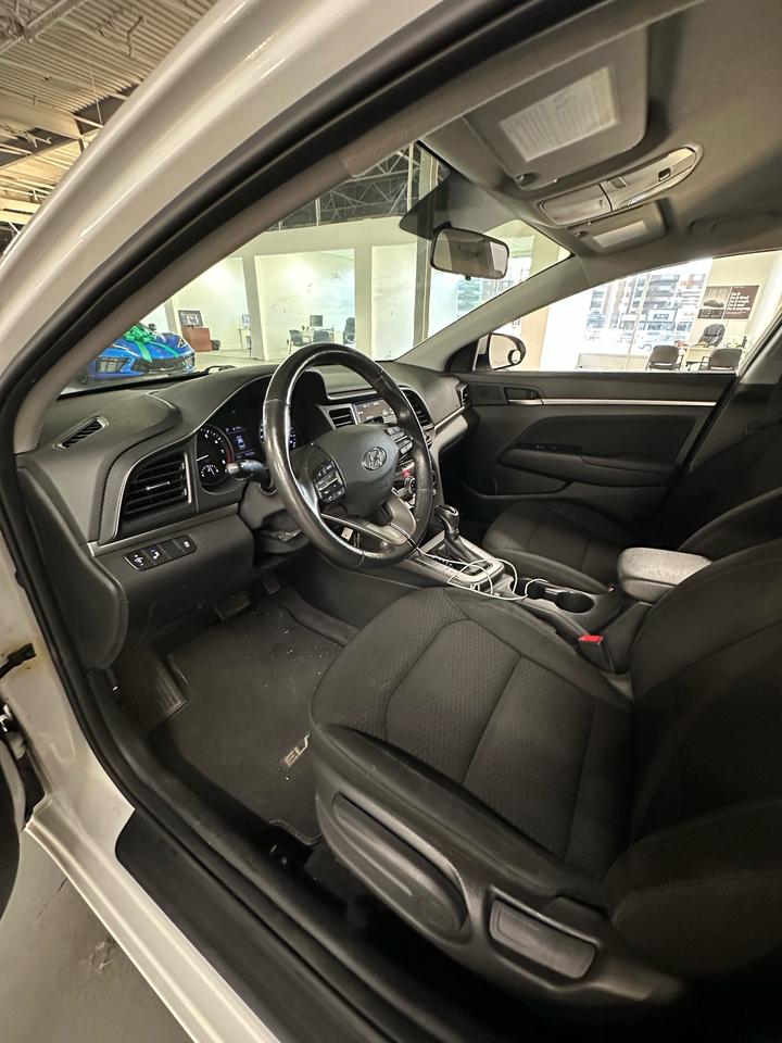 2020 Hyundai Elantra Preferred IVT|BSM|HEATED STEERING WHEEL|HEATED SEATS|APPLE CARPLAY| Photo