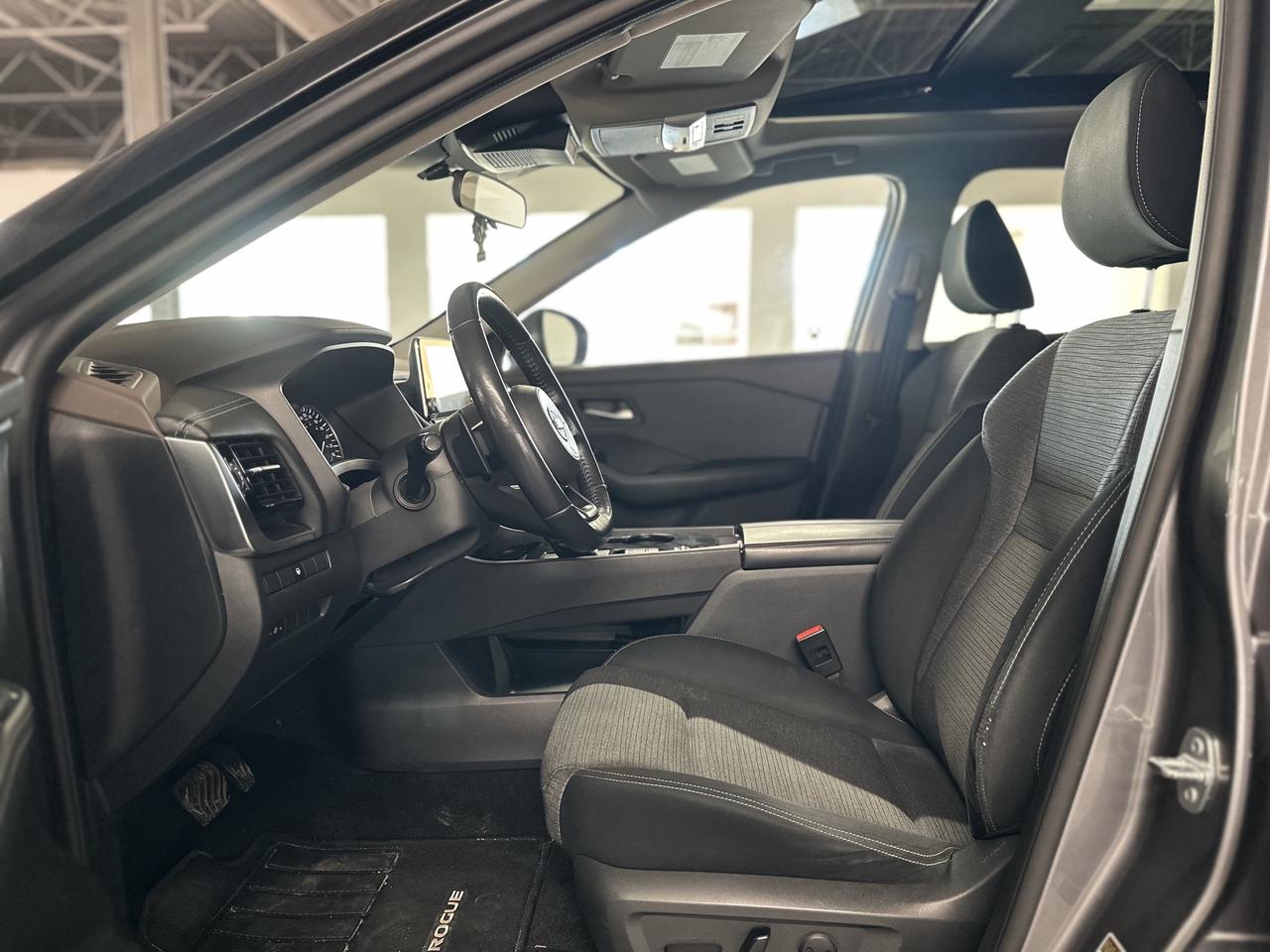 2021 Nissan Rogue FWD SV|CLEAN CARFAX|ONE OWNER|GREAT RELIABILITY|BSM|APPLE CARPLAY|PANORAMIC ROOF| Photo