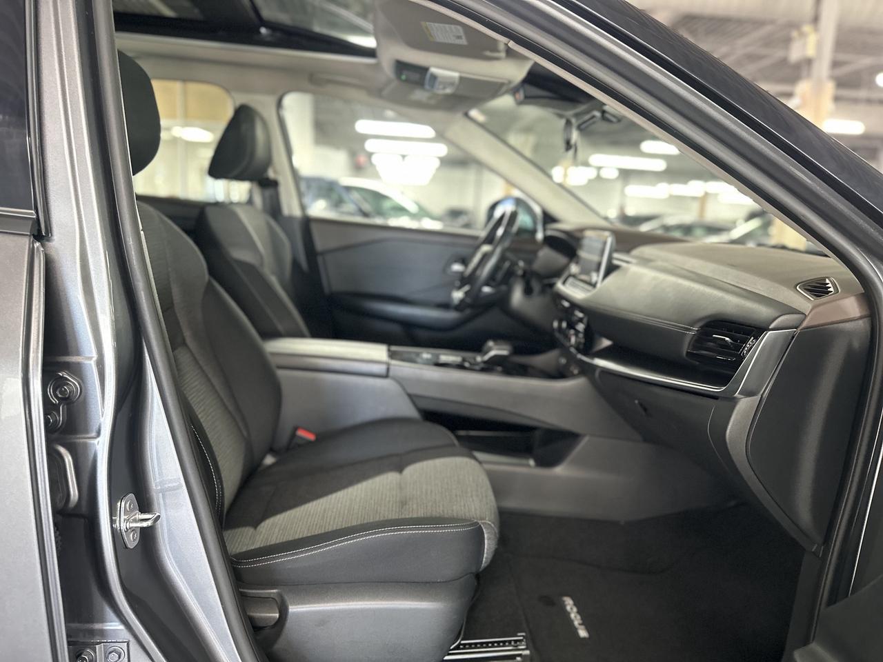 2021 Nissan Rogue FWD SV|CLEAN CARFAX|ONE OWNER|GREAT RELIABILITY|BSM|APPLE CARPLAY|PANORAMIC ROOF| Photo
