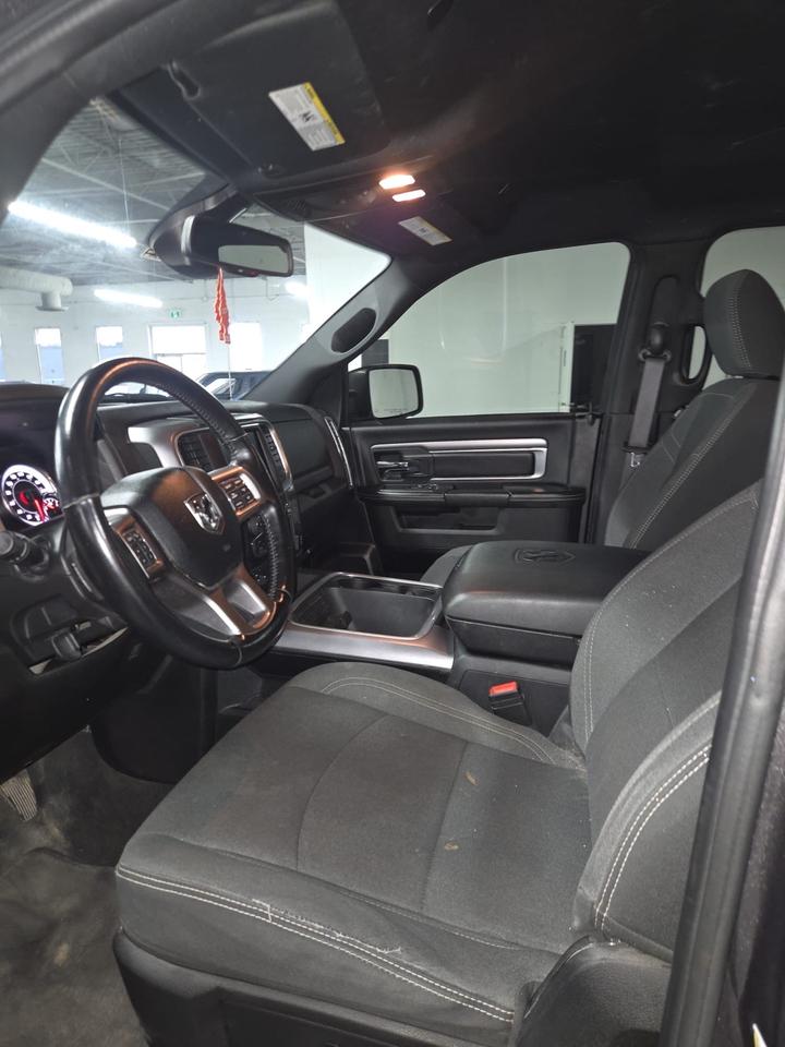 2021 RAM 1500 Classic Warlock 4x4 Crew Cab 5'7" Box|SLT|LOW KM|APPLE CARPLAY/ANDROID AUTO|REMOTE STARTER| Photo
