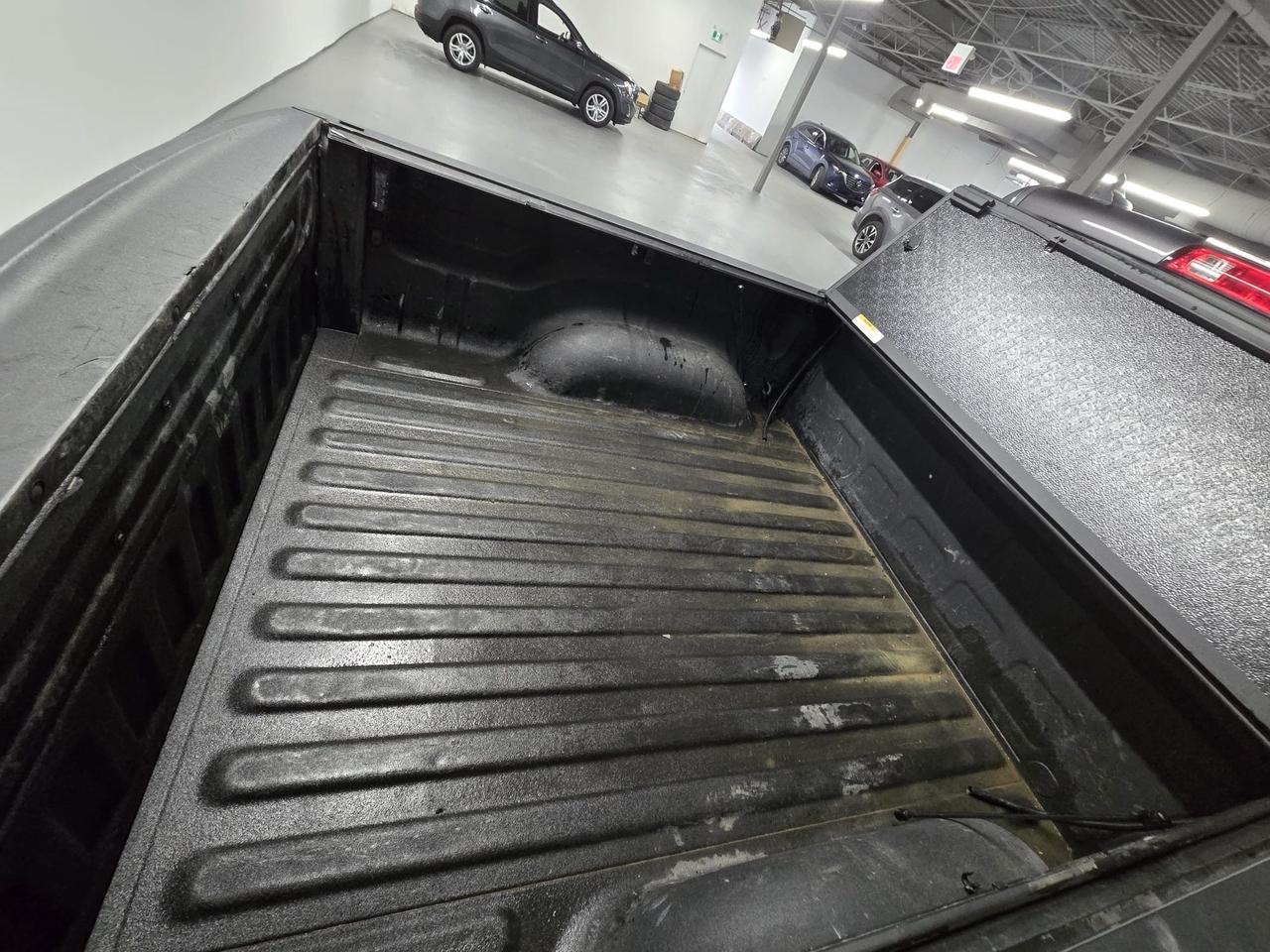 2021 RAM 1500 Classic Warlock 4x4 Crew Cab 5'7" Box|SLT|LOW KM|APPLE CARPLAY/ANDROID AUTO|REMOTE STARTER| Photo