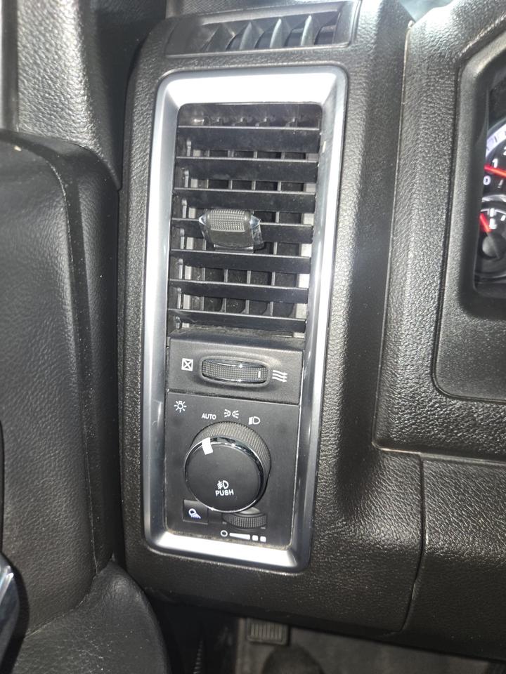 2021 RAM 1500 Classic Warlock 4x4 Crew Cab 5'7" Box|SLT|LOW KM|APPLE CARPLAY/ANDROID AUTO|REMOTE STARTER| Photo