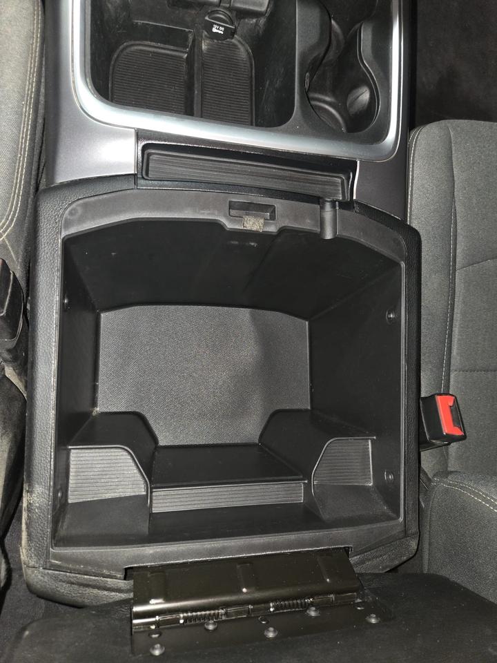 2021 RAM 1500 Classic Warlock 4x4 Crew Cab 5'7" Box|SLT|LOW KM|APPLE CARPLAY/ANDROID AUTO|REMOTE STARTER| Photo