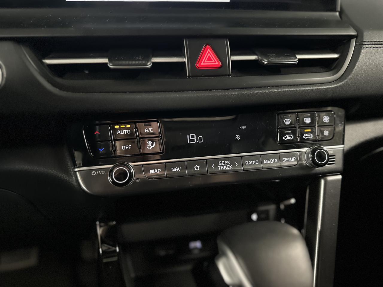 2024 Kia Seltos SX AWD | ONE OWNER | CLEAN CAR FAX | LEATHER SEATS | SUN ROOF| Photo