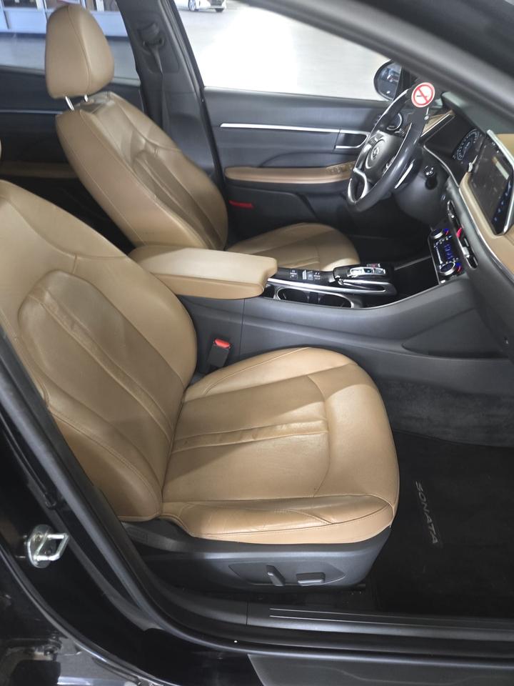2020 Hyundai Sonata 1.6T Ultimate|LIMITED|PANO ROOF|HEADS UP DISPLAY|NAVIGATION|BSM|COOLING SEATS|REMOTE STARTER| Photo